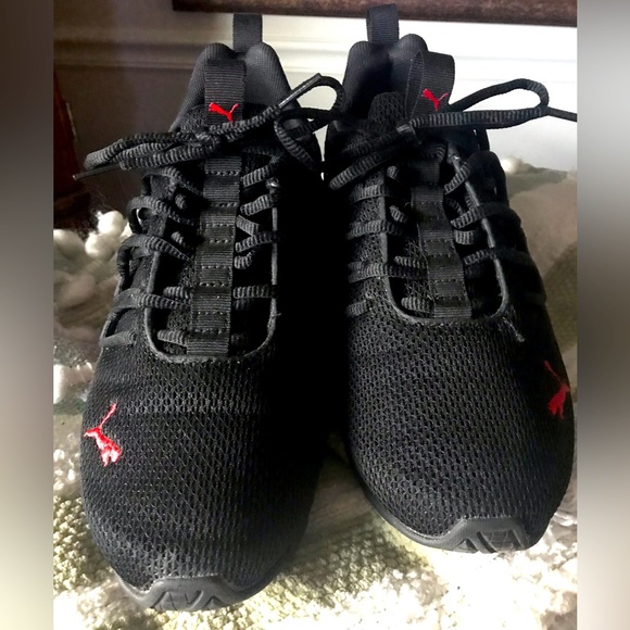 Puma Running Shoes NWOT ❤️🖤 - Picture 2 of 8